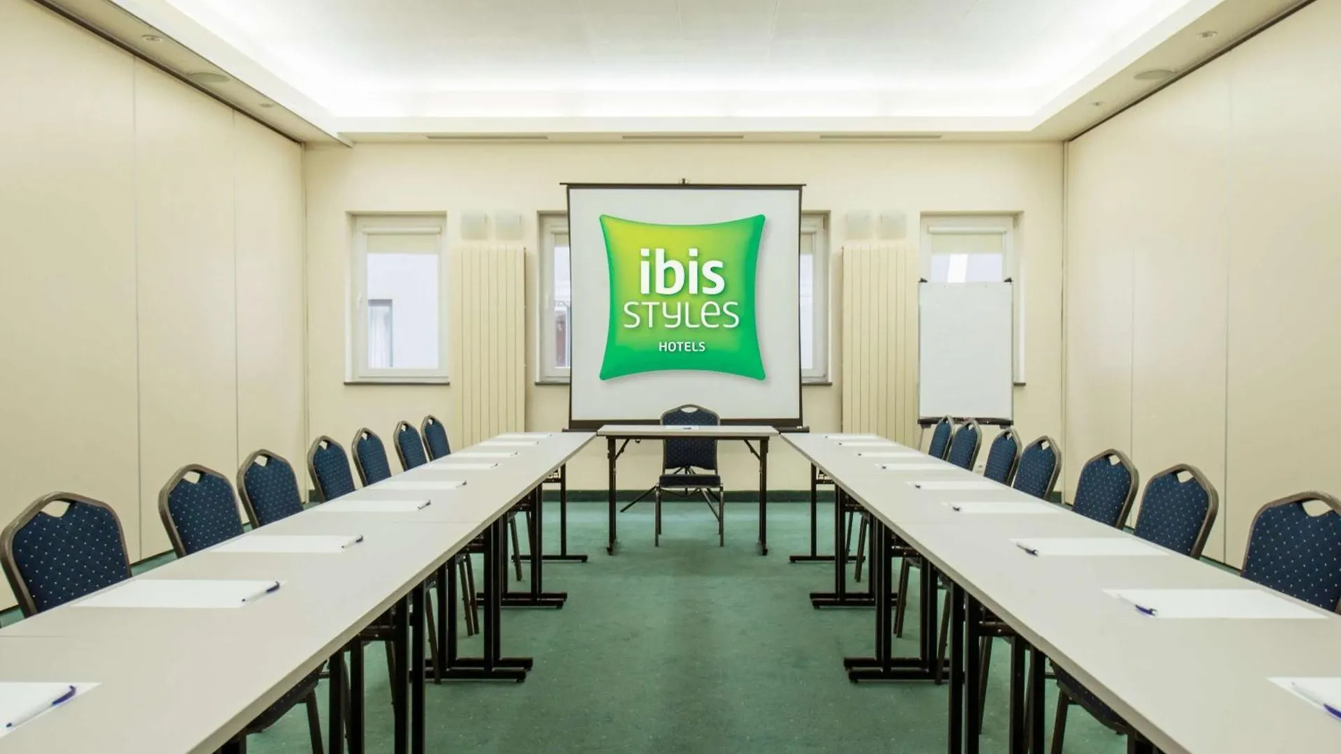 Отель Ibis Styles Warszawa West Моры